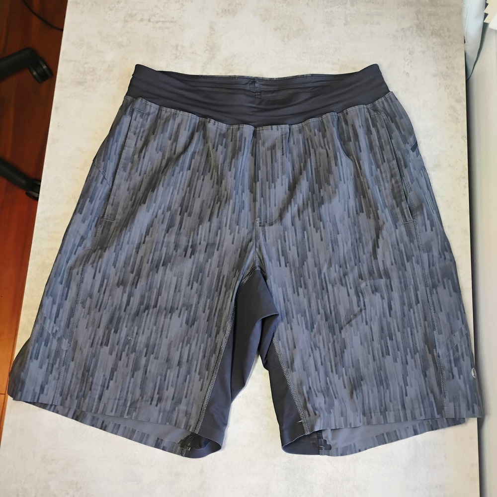 Lululemon Men's Pace Breaker Shorts Gray Digital Camo Small Workout Gym Athletic